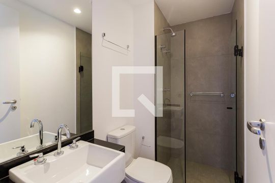Banheiro de kitnet/studio para alugar com 1 quarto, 24m² em Indianópolis, São Paulo