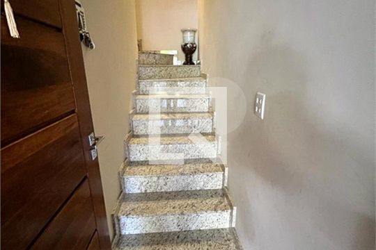Casa à venda com 3 quartos, 220m² em Vila Mangalot, São Paulo