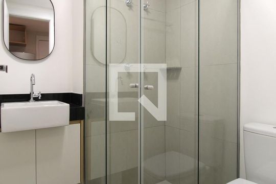 Banheiro de kitnet/studio para alugar com 1 quarto, 24m² em Vila Olímpia, São Paulo