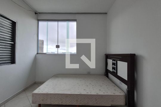 Quarto de casa para alugar com 2 quartos, 52m² em Jardim do Estádio, Santo André