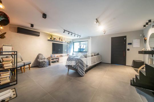 Sala de casa à venda com 4 quartos, 205m² em Vila Cordeiro, São Paulo