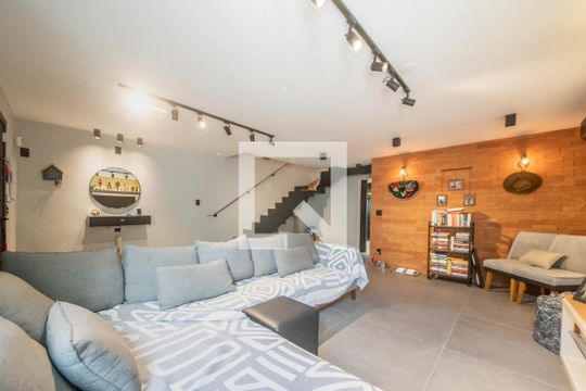 Sala de casa à venda com 4 quartos, 205m² em Vila Cordeiro, São Paulo
