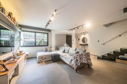 Casa à venda com 4 quartos, 205m² em Vila Cordeiro, São Paulo