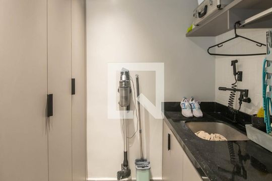 Lavanderia de casa à venda com 4 quartos, 205m² em Vila Cordeiro, São Paulo