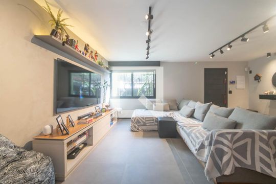 Sala de casa à venda com 4 quartos, 205m² em Vila Cordeiro, São Paulo
