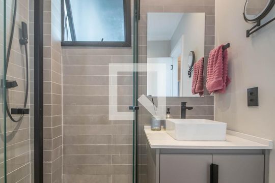 Banheiro Social de casa à venda com 4 quartos, 205m² em Vila Cordeiro, São Paulo