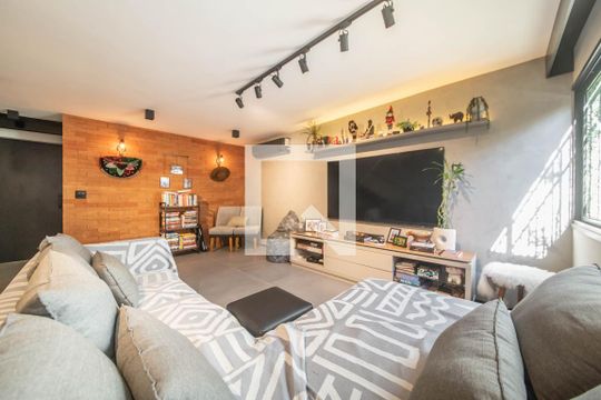 Sala de casa à venda com 4 quartos, 205m² em Vila Cordeiro, São Paulo
