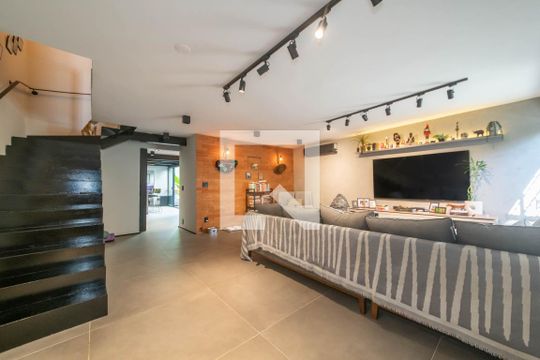 Sala de casa à venda com 4 quartos, 205m² em Vila Cordeiro, São Paulo