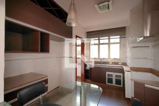 Cozinha de apartamento para alugar com 3 quartos, 115m² em Funcionários, Belo Horizonte