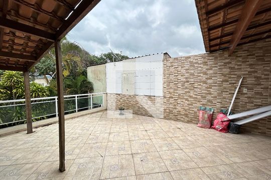 Terraço de casa para alugar com 2 quartos, 100m² em Vila Valqueire, Rio de Janeiro