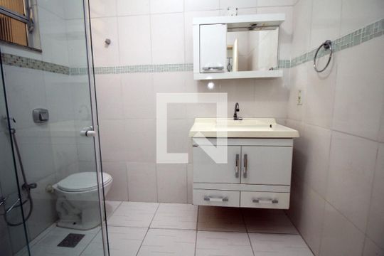 Banheiro Social de casa para alugar com 4 quartos, 480m² em Olaria, Rio de Janeiro