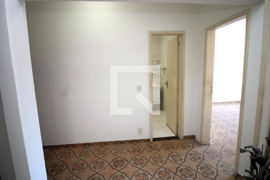 Ante sala de casa para alugar com 4 quartos, 480m² em Olaria, Rio de Janeiro