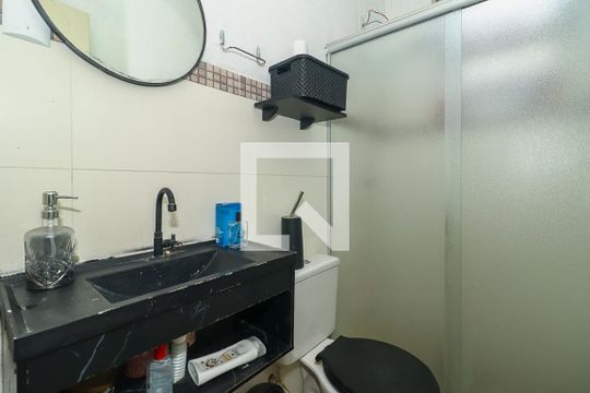 Banheiro de apartamento à venda com 2 quartos, 70m² em Passo D’areia, Porto Alegre