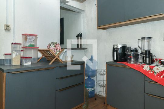 Cozinha de apartamento à venda com 2 quartos, 70m² em Passo D’areia, Porto Alegre