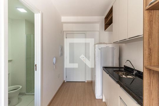 Cozinha de kitnet/studio para alugar com 1 quarto, 24m² em Consolação, São Paulo