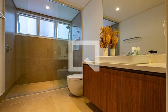 Banheiro de apartamento à venda com 2 quartos, 137m² em Jardim Paulista, São Paulo