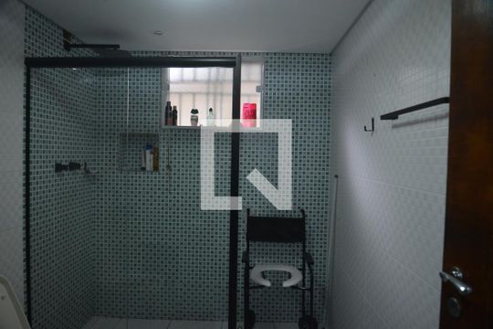 Banheiro Social de casa à venda com 5 quartos, 340m² em Vila Camilópolis, Santo André