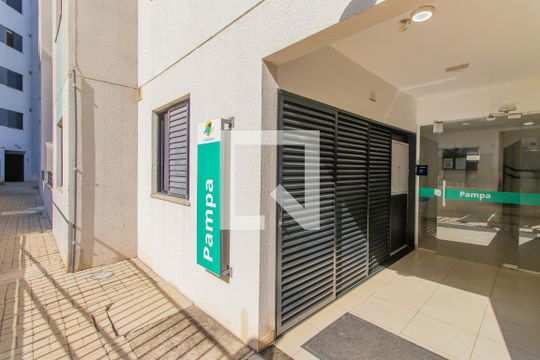 Fachada do bloco de apartamento para alugar com 3 quartos, 94m² em Jardim Isis, Cotia