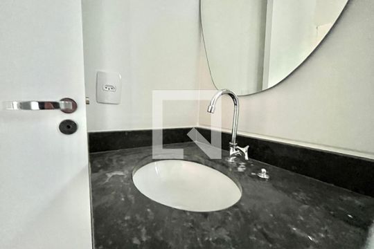 Banheiro de apartamento para alugar com 1 quarto, 30m² em Jardim Oriental, São Paulo