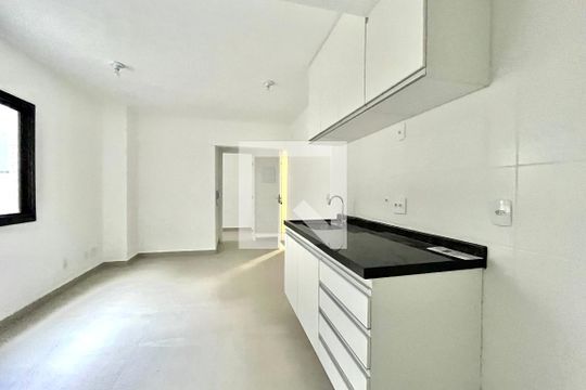 Cozinha de apartamento para alugar com 1 quarto, 30m² em Jardim Oriental, São Paulo