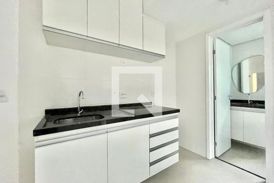 Cozinha de apartamento para alugar com 1 quarto, 30m² em Jardim Oriental, São Paulo
