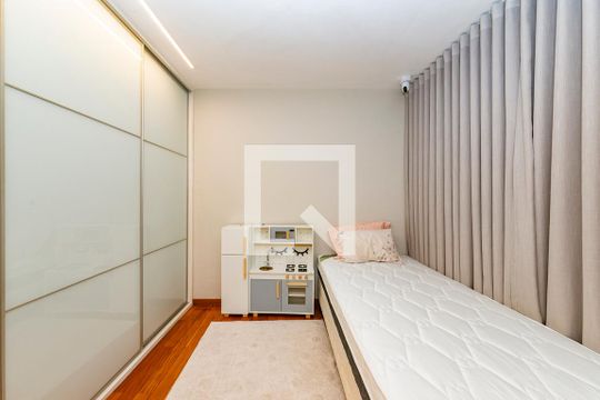 Quarto 2 de apartamento para alugar com 4 quartos, 140m² em Belvedere, Belo Horizonte