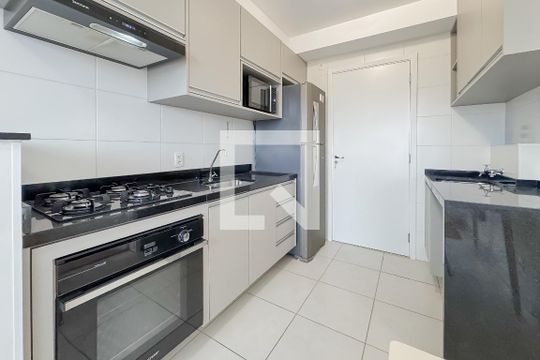 Cozinha de apartamento para alugar com 1 quarto, 27m² em Jardim da Gloria, São Paulo
