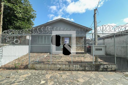 Fachada de casa à venda com 3 quartos, 150m² em Sarandi, Porto Alegre