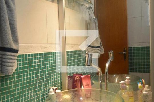 Banheiro da Suíte de apartamento para alugar com 2 quartos, 69m² em Vila Alzira, Santo André
