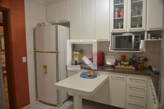 Cozinha de apartamento para alugar com 2 quartos, 69m² em Vila Alzira, Santo André