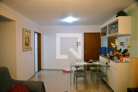 Sala de apartamento para alugar com 2 quartos, 69m² em Vila Alzira, Santo André