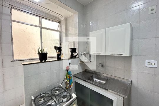 Cozinha de apartamento à venda com 2 quartos, 60m² em Engenho de Dentro, Rio de Janeiro