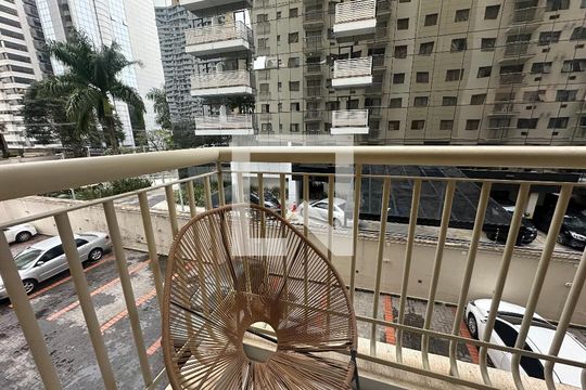 Sacada de apartamento à venda com 1 quarto, 70m² em Alphaville Industrial, Barueri