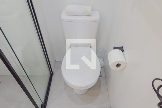 Banheiro de kitnet/studio à venda com 1 quarto, 27m² em Cerqueira César, São Paulo