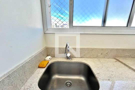 Área de Serviço de apartamento para alugar com 3 quartos, 97m² em Chácara Inglesa, São Paulo
