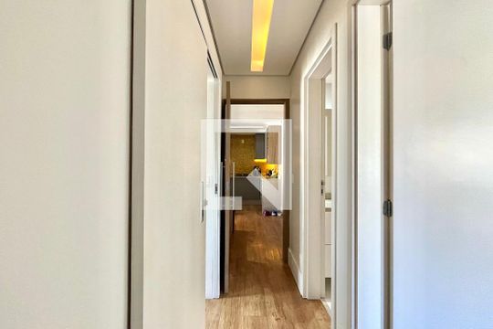 Corredor de apartamento para alugar com 3 quartos, 97m² em Chácara Inglesa, São Paulo