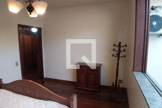 Casa à venda com 4 quartos, 244m² em Icaraí, Niterói