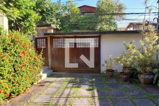 Casa à venda com 4 quartos, 244m² em Icaraí, Niterói