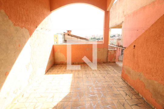 Quintal de casa à venda com 3 quartos, 235m² em Veloso, Osasco