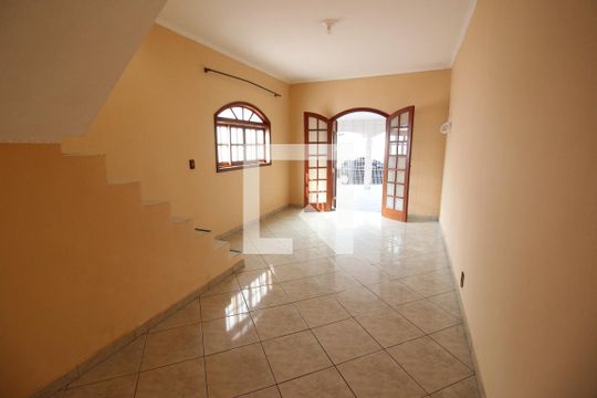 Casa à venda com 3 quartos, 235m² em Veloso, Osasco