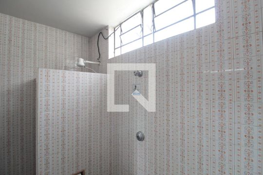 Banheiro de kitnet/studio para alugar com 1 quarto, 45m² em Nova Cachoeirinha, Belo Horizonte