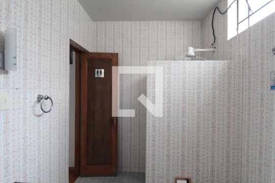 Banheiro de kitnet/studio para alugar com 1 quarto, 45m² em Nova Cachoeirinha, Belo Horizonte