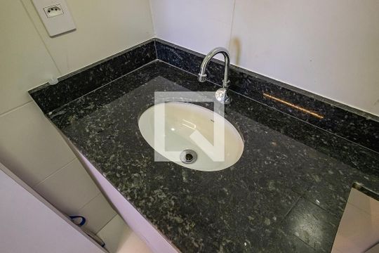 Banheiro de kitnet/studio para alugar com 1 quarto, 24m² em Pinheiros, São Paulo
