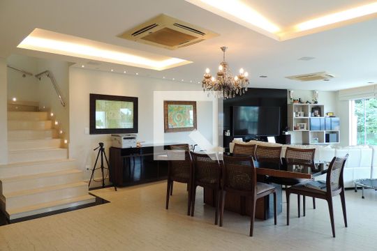 Sala de casa de condomínio à venda com 3 quartos, 441m² em Anil, Rio de Janeiro