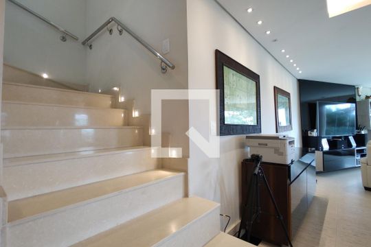 Sala de casa de condomínio à venda com 3 quartos, 441m² em Anil, Rio de Janeiro