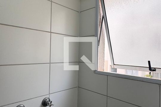 Banheiro de apartamento à venda com 2 quartos, 44m² em Jardim do Lago Continuacao, Campinas