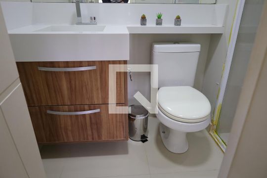 Banheiro de apartamento à venda com 2 quartos, 63m² em Vila Isa, São Paulo