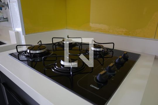 Cozinha de apartamento à venda com 2 quartos, 63m² em Vila Isa, São Paulo
