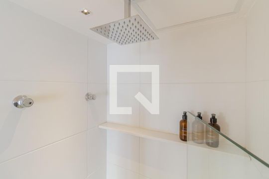 Banheiro de kitnet/studio à venda com 1 quarto, 24m² em Pinheiros, São Paulo