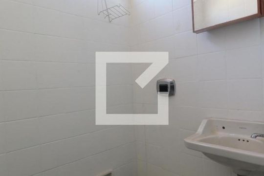 Banheiro de serviço de apartamento para alugar com 3 quartos, 202m² em Centro, Ribeirão Preto